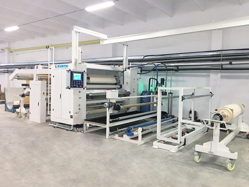 Hot melt laminating machine applying adhesive to textile and footwear upper materials before the lamination nip
